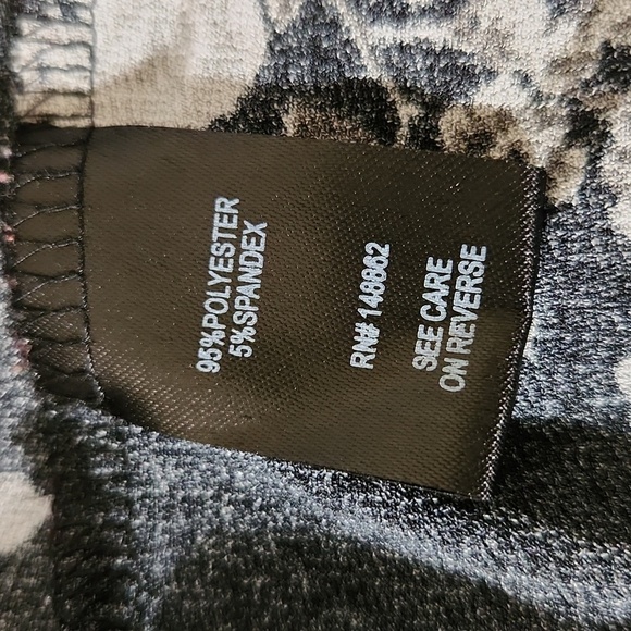 Torrid Black Floral Print Baby Doll Surplice Short Sleeve Women's Top Size 1 - Picture 14 of 15